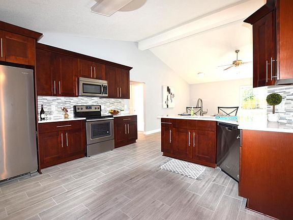 2nd image of 885 Long Lake Dr