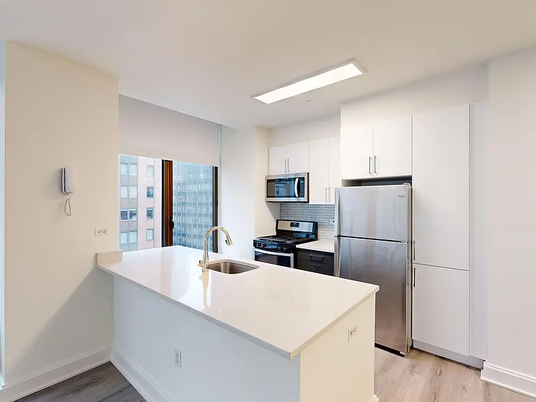 10 Hanover Square — Photo 110