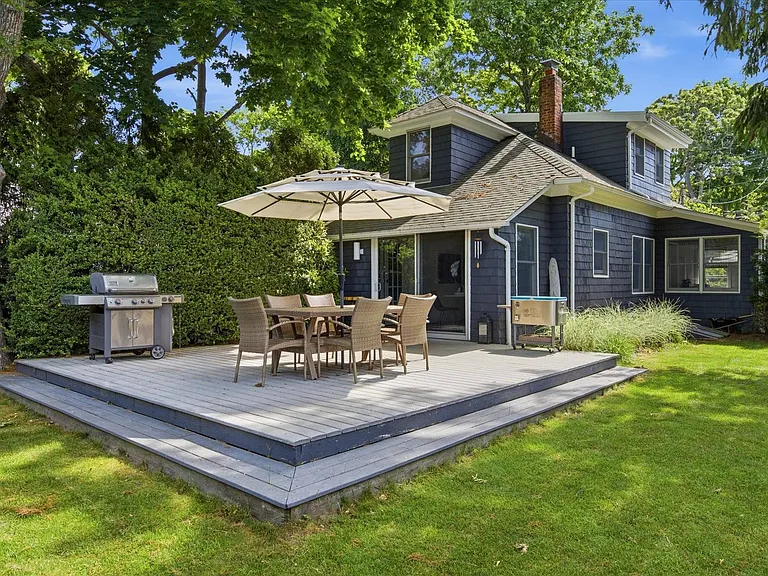 255 Sunset Ave — Photo 2