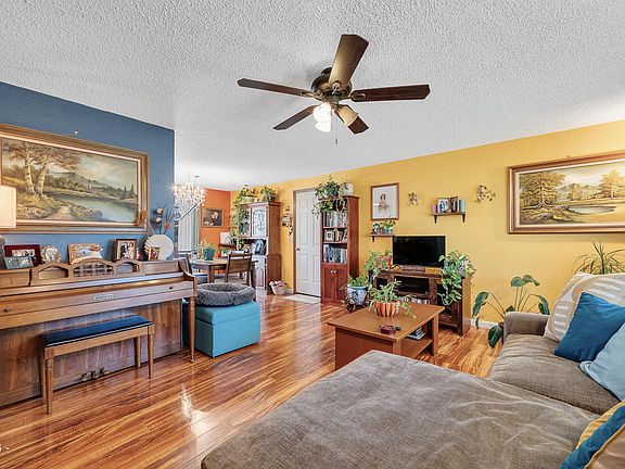 2nd image of 3509 Walnut Ln