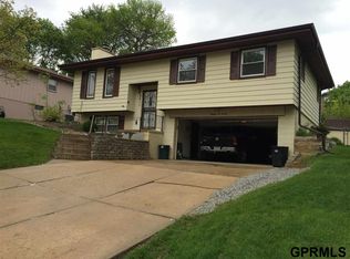 8611 S 46th St, Omaha, NE 68157