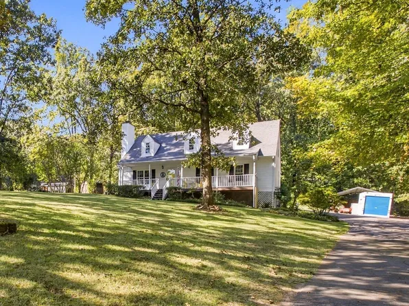 1205 Hardwood Trl, Burns, TN 37029