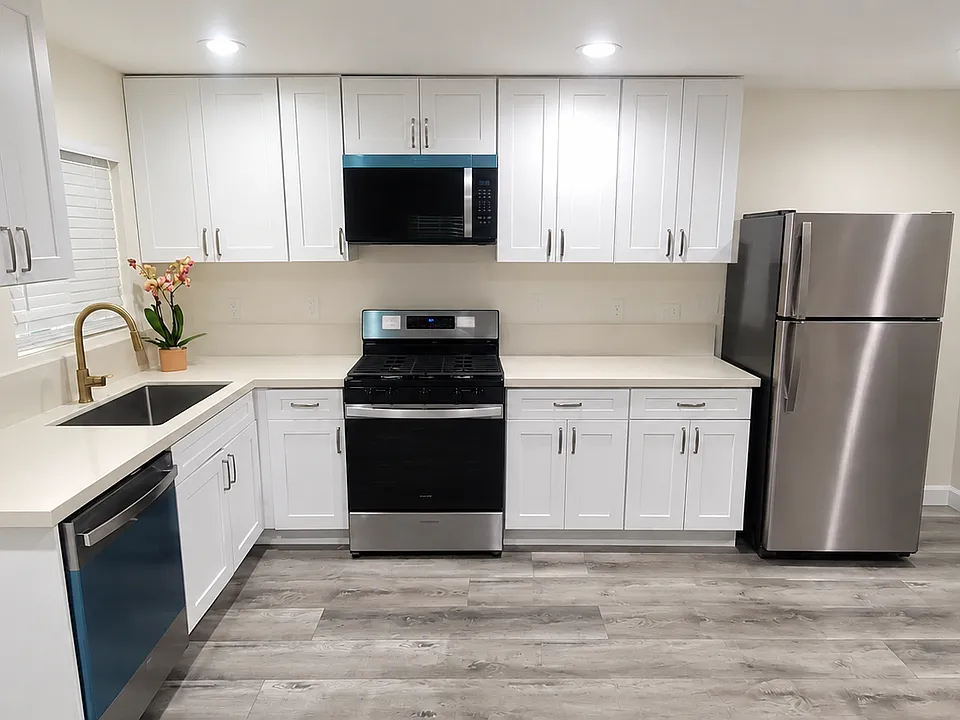131 S Gless St #3/4