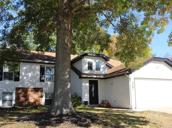 237 Valleyoak Ct, Ballwin, MO 63021