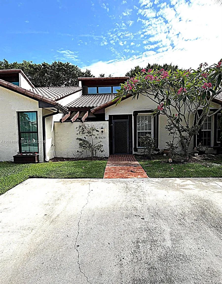 Tiburon I Ph Vi — Photo 2