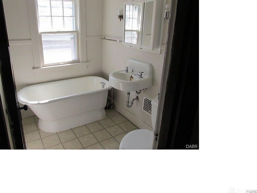 2nd image of 1014 Holly Ave
