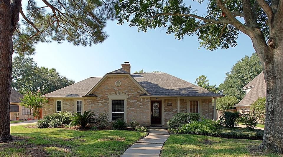 1st image of 15723 Knoll Lake Dr