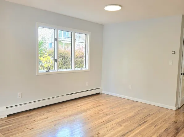 2420 Rossett Street image 3 of 14