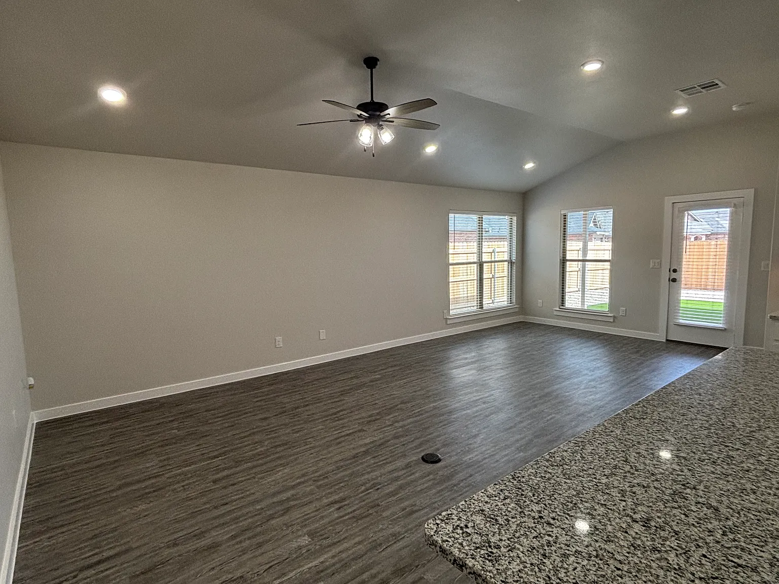 4 bed, 1700 sqft, $2,225 — Photo 4