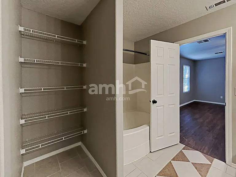 1038 N Cambrick Dr — Photo 10