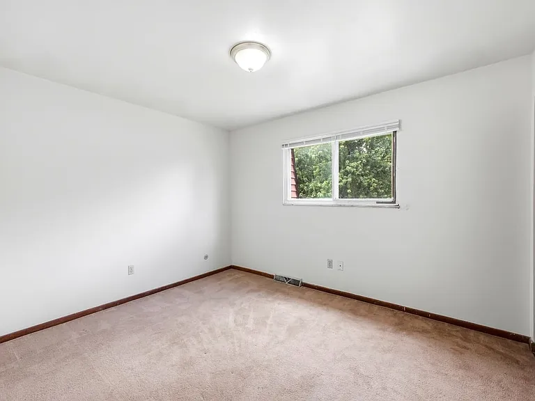 1567 Briarwood Ave — Photo 6