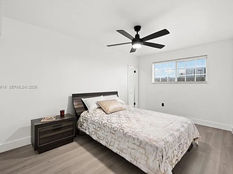 2400 NE 195th St — Photo 24