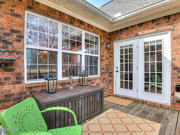 1622 Jamestown Ave — Photo 49