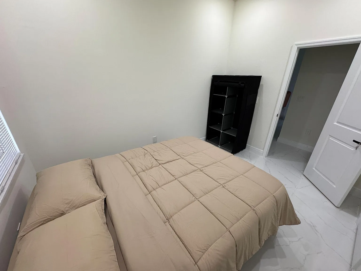 4 bed, 3.0 bath, 2100 sqft, $685 — Photo 3