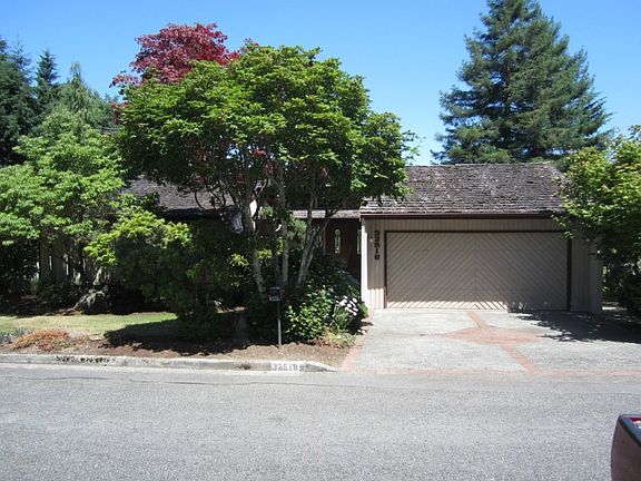 Private landscaping screens this custom built ramber on Lake Jeanne.