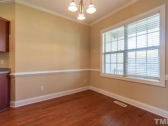 3rd image of 372 Pedernales Dr