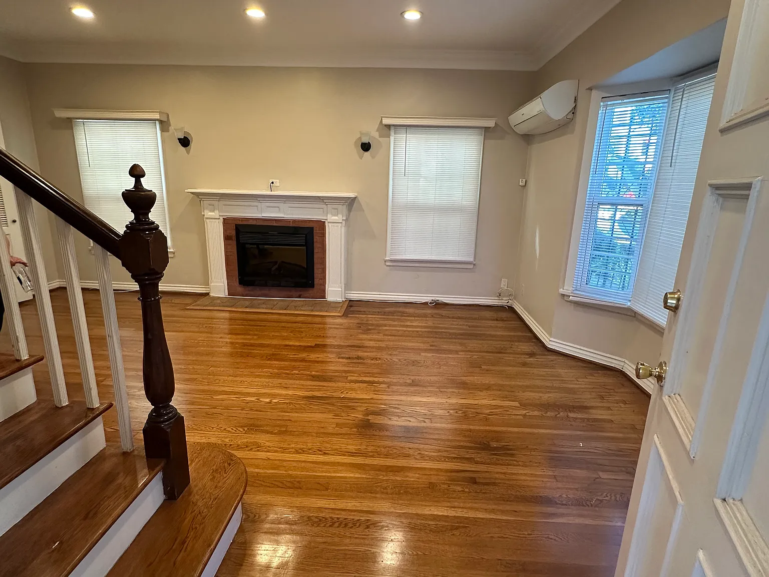 2 bed, 1.5 bath, 1550 sqft, $4,000 — Photo 3