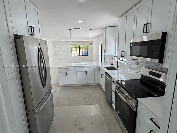 3rd image of 748 NW 133rd Ave