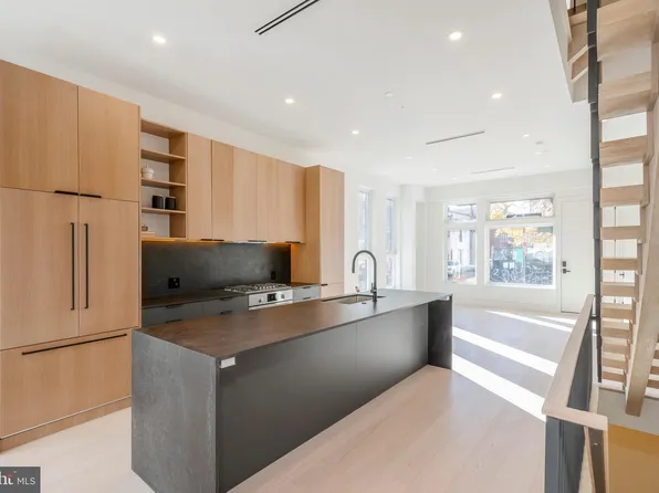 1403 E Oxford St, Philadelphia, PA 19125