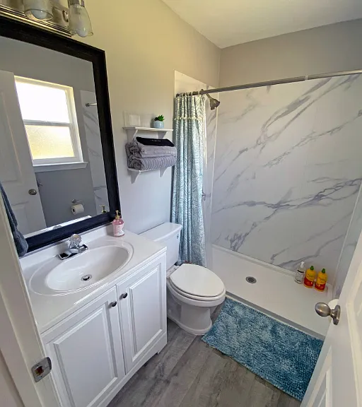 115 E Yonge St — Photo 7