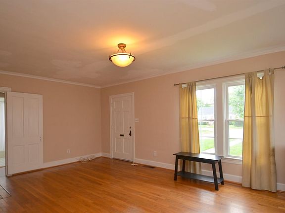 4th image of 218 Floral Park