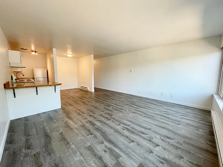 Village Vista Apartments — Photo 31