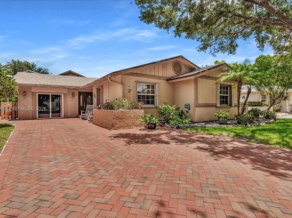 2155 Nova Village Dr, Davie, FL 33317