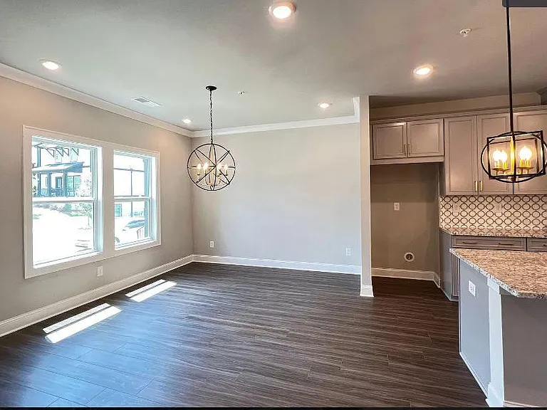 361 Lincoln St — Photo 5