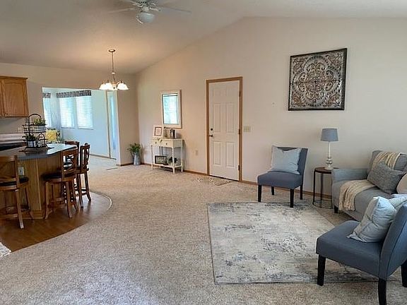 4th image of 801 Donna Ave