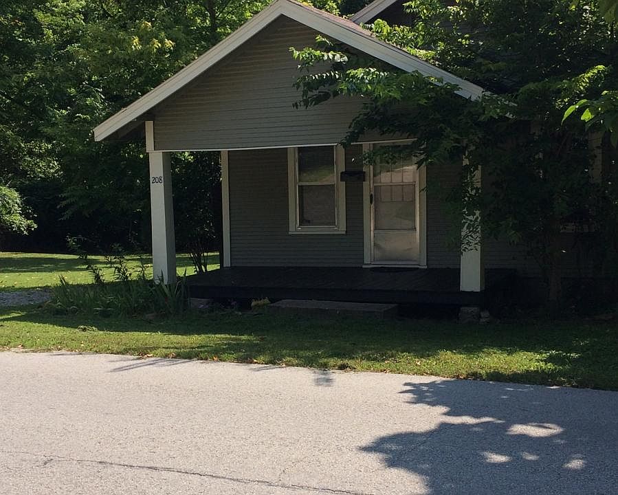 1st image of 208 S Gregg Ave