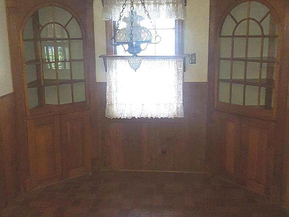 3rd image of 10064 Ashbrook Dr