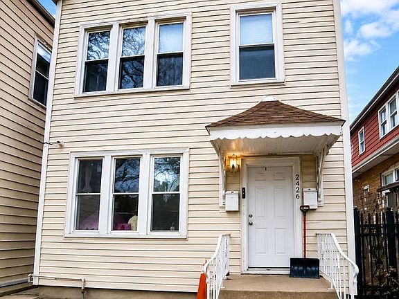 2nd image of 2426 N Lotus Ave
