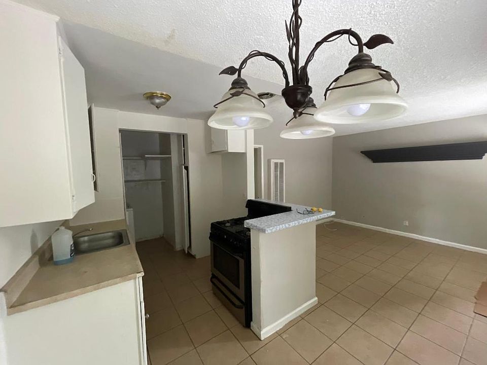 1st image of 500 E 15th St #507