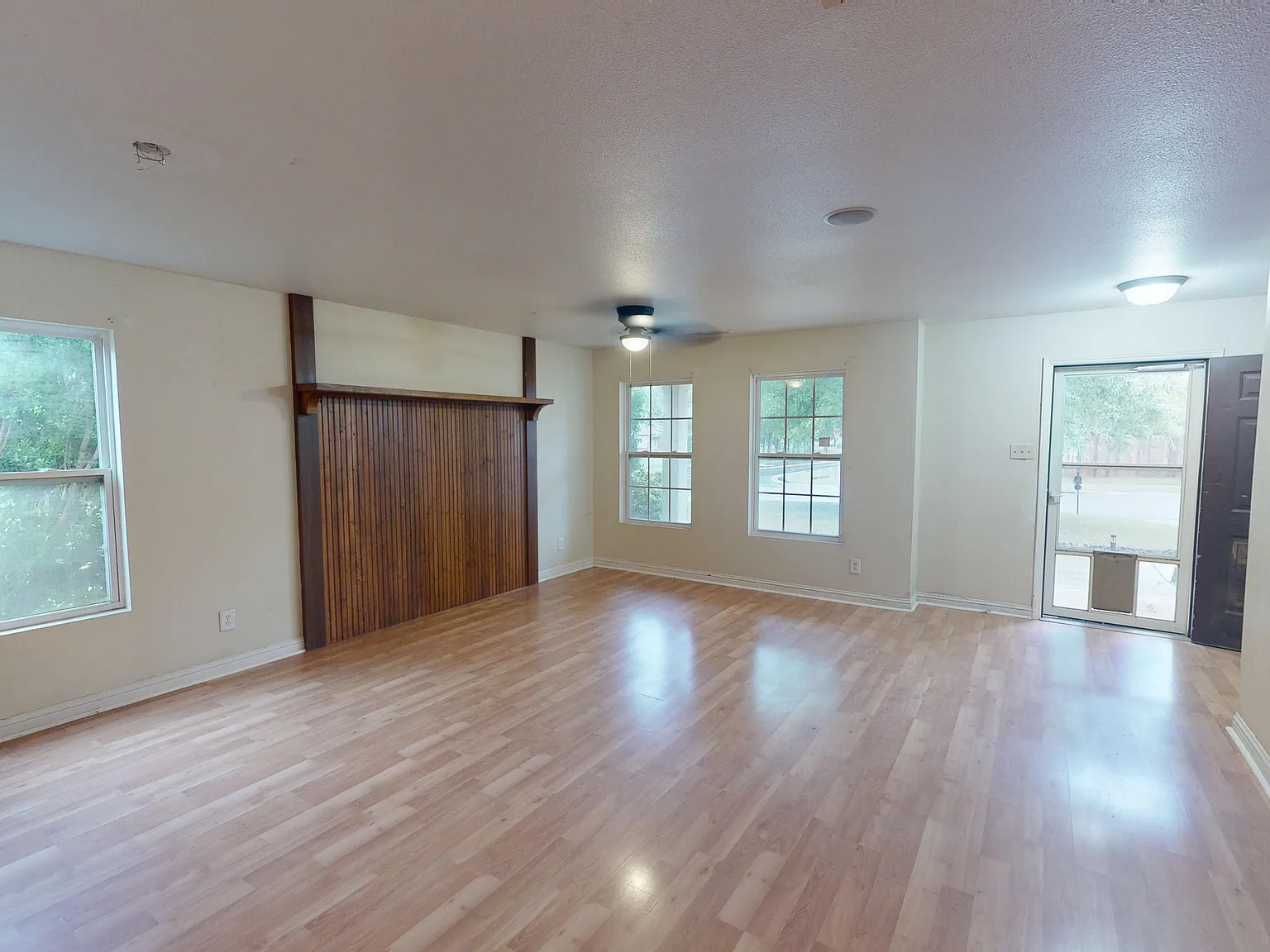 4 bed, 2850 sqft, $1,895 — Photo 2