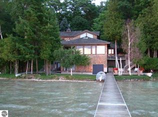 6776 S Dunns Farm Rd, Maple City, MI 49664