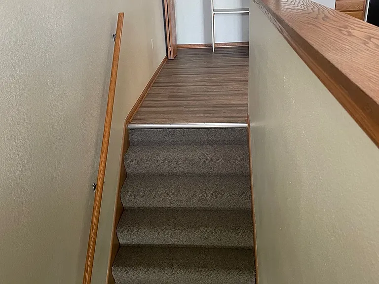 910-912 Fox Creek Dr — Photo 21
