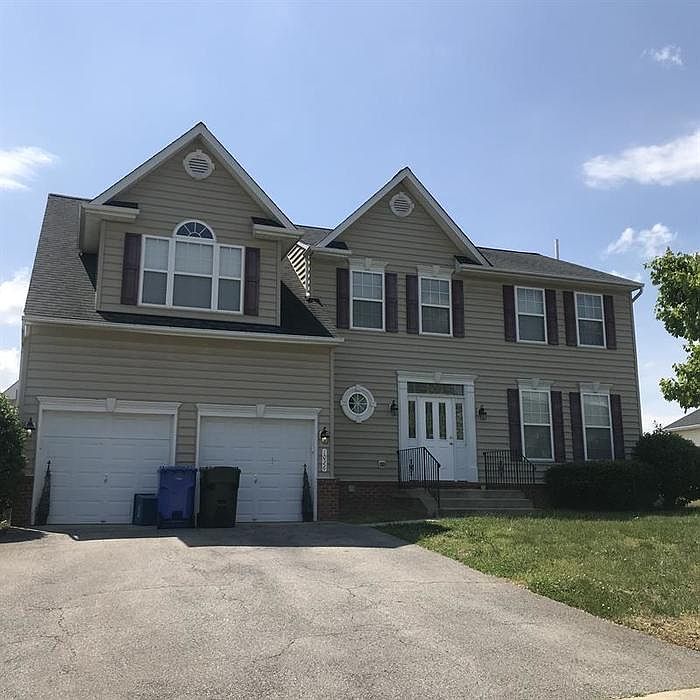 2nd image of 1026 Canterbury Ln