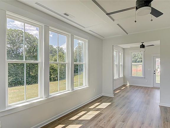 5th image of 455 Brooke Hill Dr