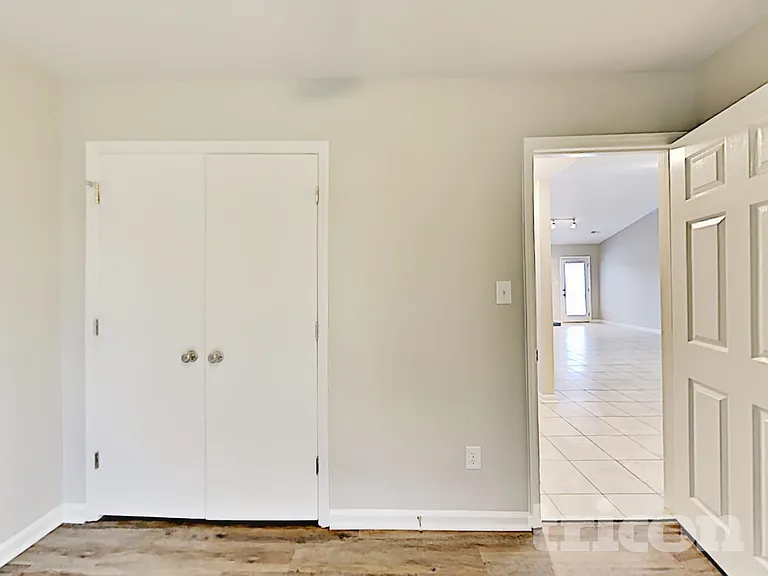 7300 Yorkville Ct — Photo 14