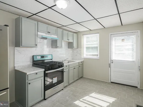 6322 Theodore St, Philadelphia, PA 19142