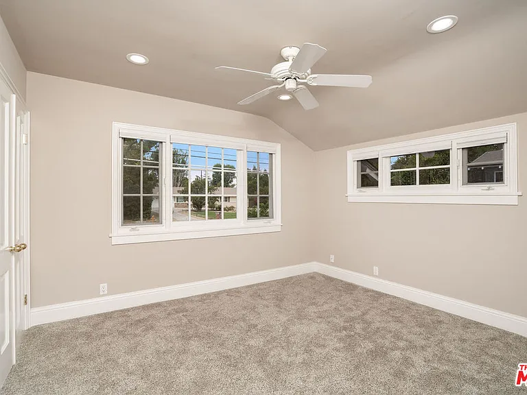 5360 Bothwell Rd — Photo 16