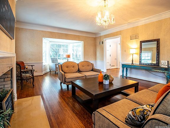 5th image of 2141 W Gramercy Pl
