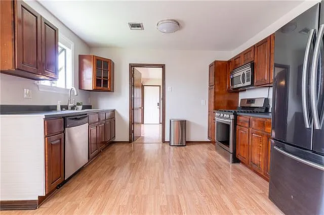 8502 Edinburgh St — Photo 7