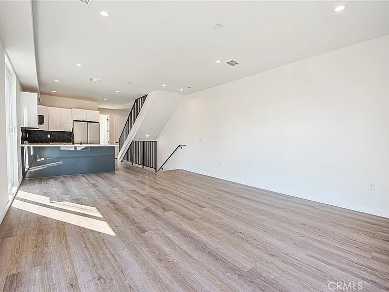 10719 Addison St — Photo 14
