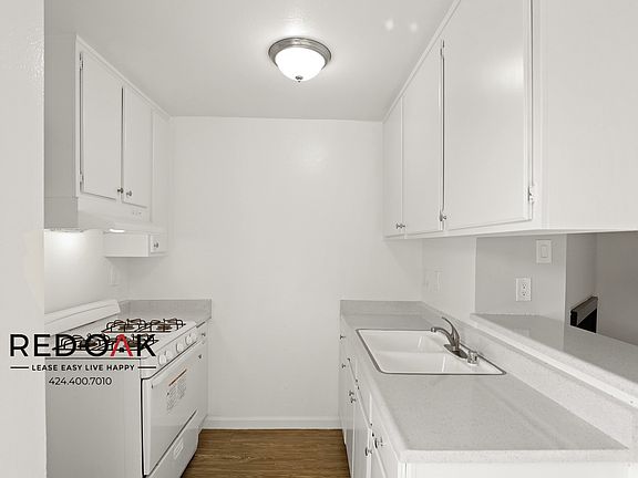 3rd image of 8406 Cedros Ave #334
