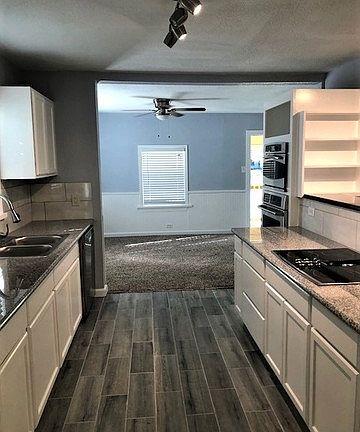 4th image of 2430 Waverly Ave