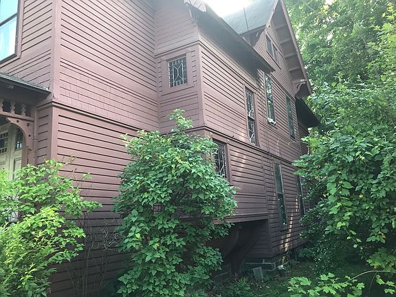 4th image of 651 College Ave