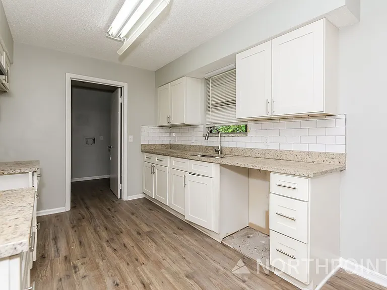 6010 Hillman Dr — Photo 6