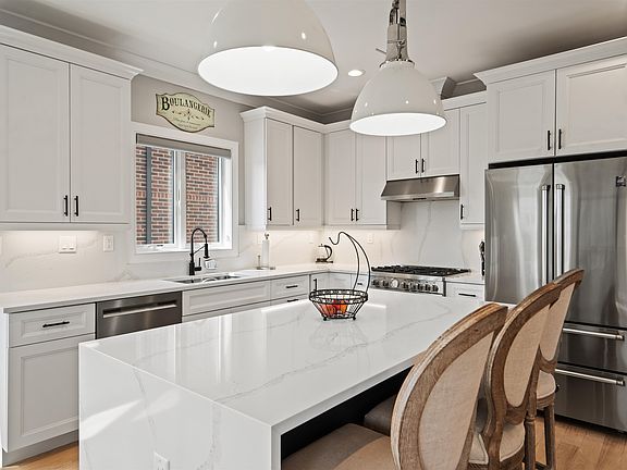 4th image of 446 Greenmount Ave #1