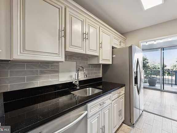 3rd image of 301 N Beauregard St APT 213